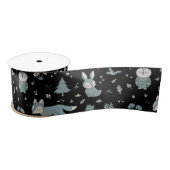 深夜に眠そうな小さな森の林のクリッター サテンリボン (リール)