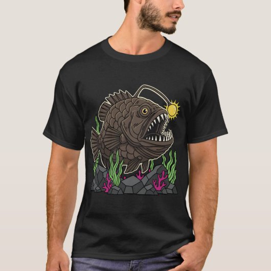 深海のアンコウの輝く光 Tシャツ (正面)