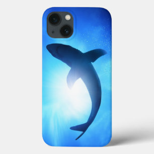 深海の鮫のシルエット iPhone 13ケース
