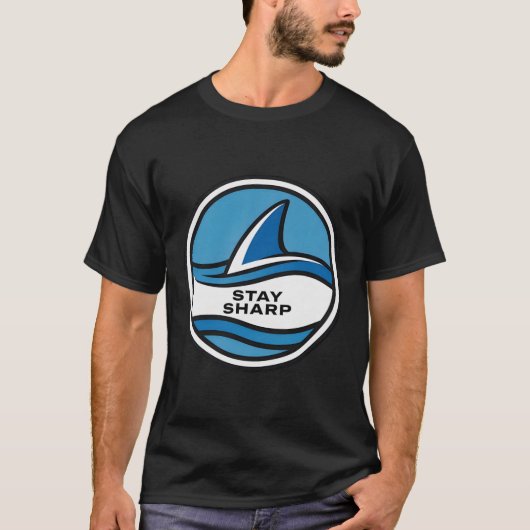深海を制覇せよシャークシャツ - 鋭さを保て オーシャン Tシャツ (正面)