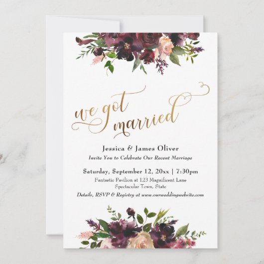 深紅とバーガンディの花束とゴールドの「私たち結婚しました」 招待状 (正面)