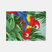 深紅のコンゴウインコのオウムの恋人のギフト フリースブランケット (正面(横))