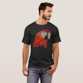 深紅のコンゴウインコのTシャツ(暗いデザイン) Tシャツ (正面フル)