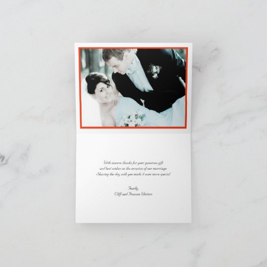 深紅の仲の良い恋人同士のパーソナライズな写真は感謝していしています サンキューカード (内部)