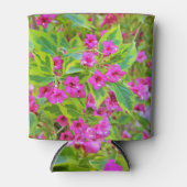 深紅の花が咲く美しい緑のワイゲラ 缶クーラー (正面)