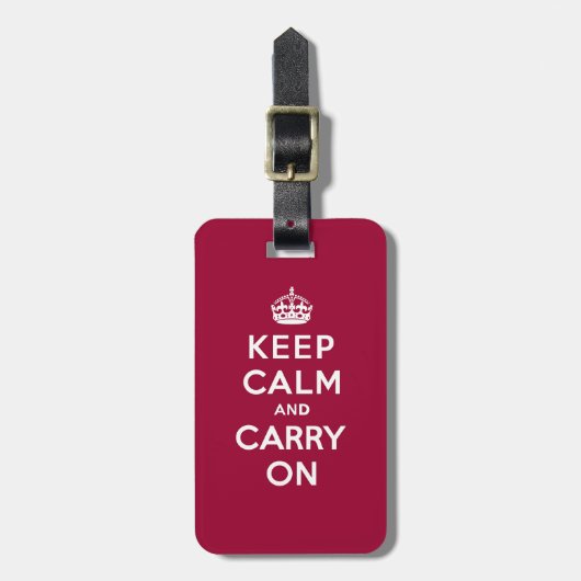 深紅のKeep Calm and Carry On (白い文字) ラゲッジタグ (正面縦)