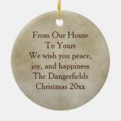 深紅色のクリスマスマイルズ セラミックオーナメント (裏面)