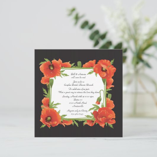 深紅色のケシのカップルのウェディングシャワーの招待状 招待状 (スタンド正面)