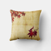深紅色の日本のなかえでは金ゴールドの枝を去ります クッション (裏面)