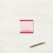 深紅色パターン及び名前をカスタムするのノートのグリーン・ライン ポストイット (デスク上)