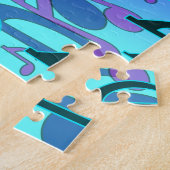 深緑の青い音楽は渦巻形のな音楽的なパターンに注意します ジグソーパズル (側面)