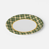 深緑色およびイエロー・ゴールドのスポーティな格子縞のボーダー ペーパープレート (アングル)