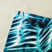 深緑色のシュロの葉パターン、ジャングルのテーマ2 ビーチタオル (インサイチュ)