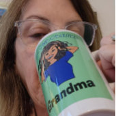 混乱したグラマ混乱した茶色の白髪 カフェラテマグ