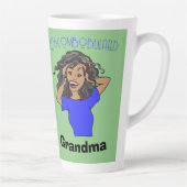 混乱したグラマ混乱した茶色の白髪 カフェラテマグ (右)