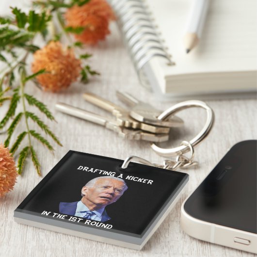 混乱したジョーバイデン氏ファンタジーサッカーローザー起草 キーホルダー (正面右)