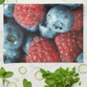 混合された果実の(ブルーベリーおよびラズベリー)デザイン キッチンタオル (折り畳み)