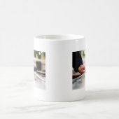 混合の机のミキサーのスライド制御スライダーのディスクジョッキー コーヒーマグカップ (中央)