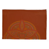 混合マルーンの繰り返しパターンのマンダラ 枕カバー (裏面)