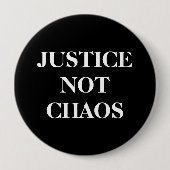 [混沌でなく正義]白黒平和的抗議 缶バッジ (正面)