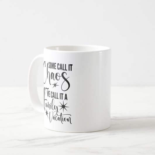 混沌と呼ぶ人もいれば、家族の休暇と呼ぶ コーヒーマグカップ (正面左)
