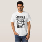 混沌を受け入れ、獣を解き放つ Tシャツ (正面フル)