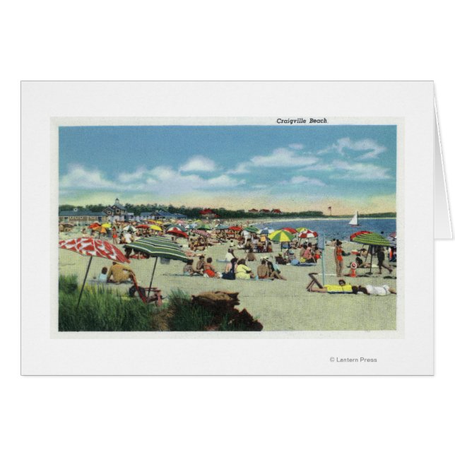 混雑したクレイグビルビーチの表示 (正面横)