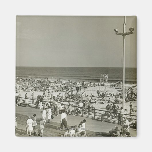 混雑したビーチ マグネット (正面)