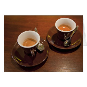 淹れたてのエスプレッソコーヒー2杯