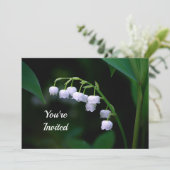 清楚なホワイト ユリの谷の花の誕生日 招待状 (スタンド正面)