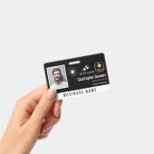 清潔なブラックデザインに3つのロゴを追加したオフィス社員バッジ バッジ (手持ち)
