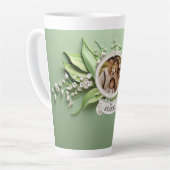 渓谷のユリパーソナライズされたー家族写真 カフェラテマグ (左アングル)