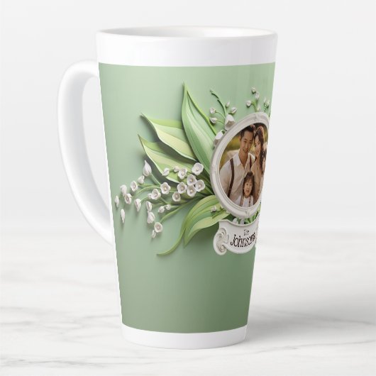 渓谷のユリパーソナライズされたー家族写真 カフェラテマグ (左アングル)