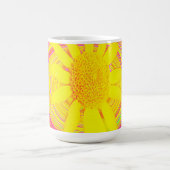 渦巻き上の黄色のひまわりサイケデリック花 コーヒーマグカップ (中央)
