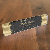 渦巻き状の黒と金ゴールドのダマスク デスクネームプレート (側面)