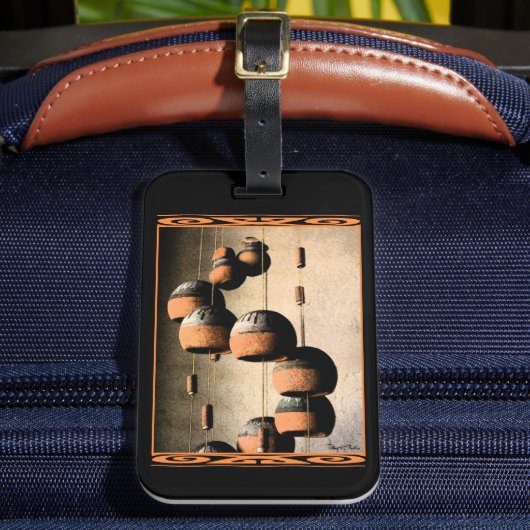 渦巻くクレイ風鈴が生き続ける ラゲッジタグ (正面インサイチュ2)