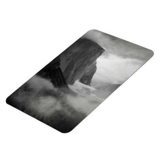 渦巻く霧を持つエルキャピタン マグネット (左側)