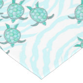 渦巻形のの水彩画のティール(緑がかった色)のウミガメは縞で飾ります ショートテーブルランナー (コーナー)