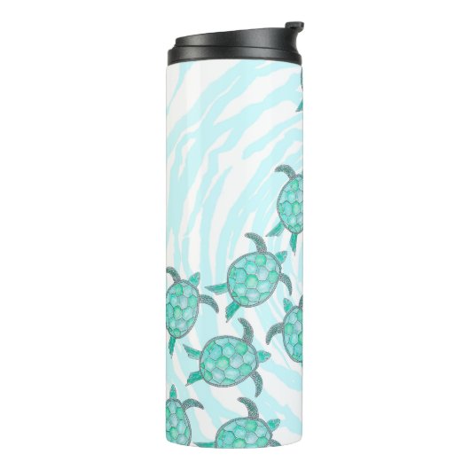 渦巻形のの水彩画のティール(緑がかった色)のウミガメは縞で飾ります タンブラー (回転左)