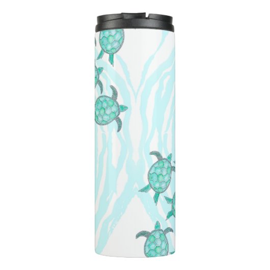 渦巻形のの水彩画のティール(緑がかった色)のウミガメは縞で飾ります タンブラー (裏面)