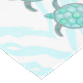 渦巻形のの水彩画のティール(緑がかった色)のウミガメは縞で飾ります テーブルクロス (アングル)