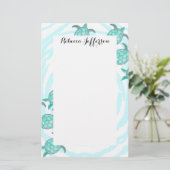 渦巻形のの水彩画のティール(緑がかった色)のウミガメは縞で飾ります 便箋 (スタンド正面)