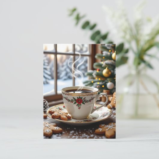 温かいコーヒーとジンジャーブレッドのクッキーのクリスマス ポストカード (スタンド正面)