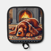 温かい暖炉のそばで眠るアイリッシュセッターの子犬 鍋敷き (正面)