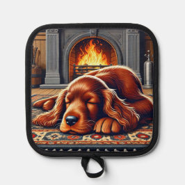 温かい暖炉のそばで眠るアイリッシュセッターの子犬 鍋敷き