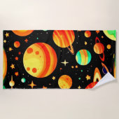 温かい色調の宇宙マンガアート ビーチタオル (正面)