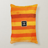 温風化オレンジ赤いモノグラム アクセントクッション (正面(垂直))