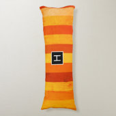 温風化オレンジ赤いモノグラム ボディピロー (正面縦)