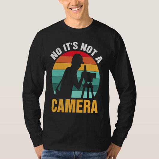 測量士だってばカメラじゃないよ Tシャツ (正面)