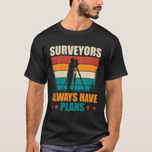測量士は常に測量計画を持っている測量地測量 Tシャツ (正面)